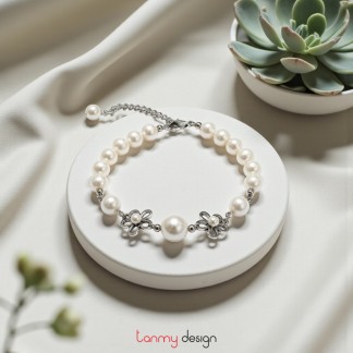 Pearl bracelet with 2 silver - flower chain